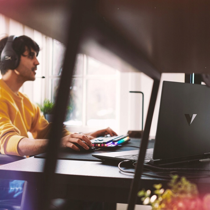 LAPTOP HP Victus Gaming 15 FHD 144Hz Intel I5 32GB 2TB SSD RTX 3050  4GB WIN11