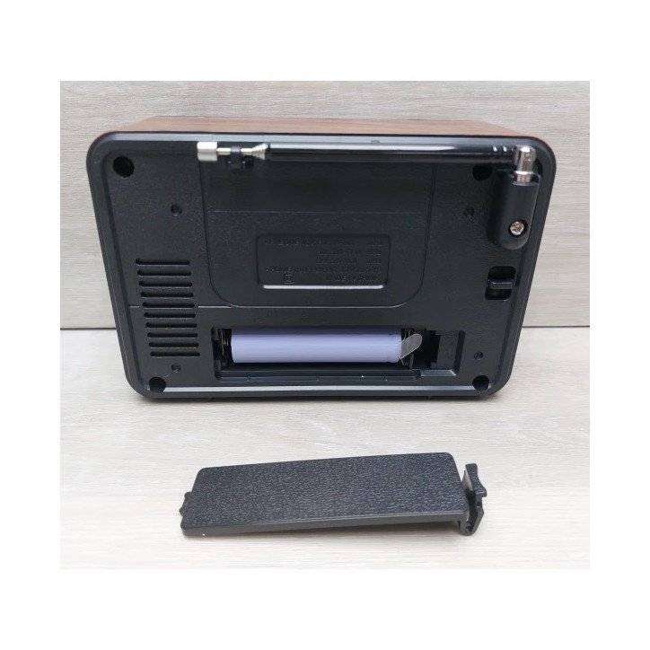Radio Vintage FM akumulatorowe z Bluetooth i USB Radio Vintage FM akumulatorowe z Bluetooth i USB